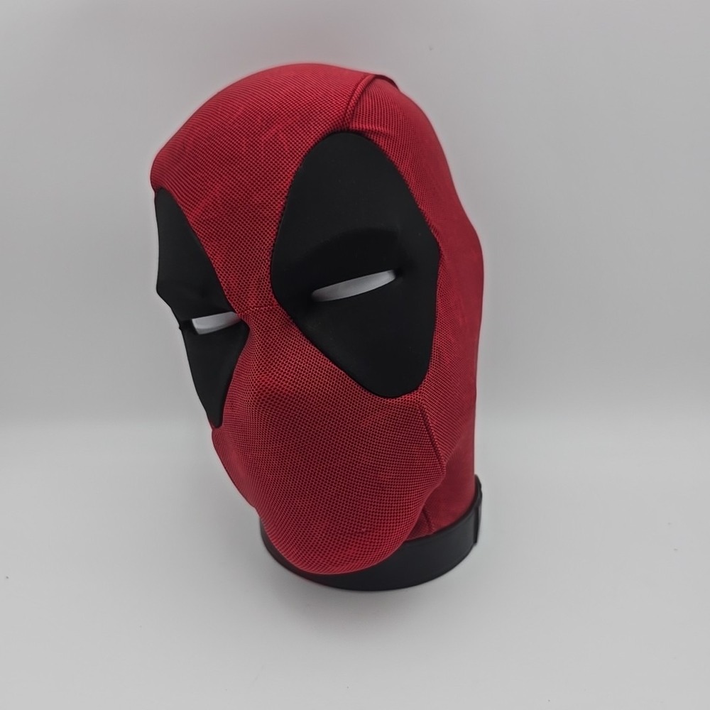 Hasbro Marvel Legends Interactive Electronic Deadpool's Head Tested -‎ See Video - Picture 3 of 8